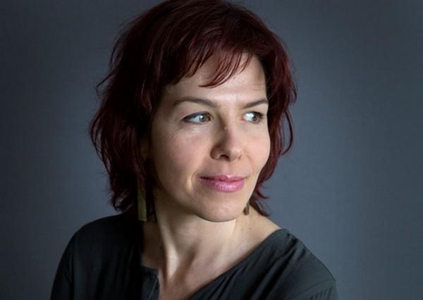 Les Mains dans les poches : Julia Deck, Ann d’Angleterre
